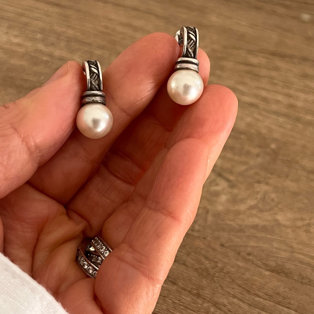 Elegant Silver and Pearl Earrings
